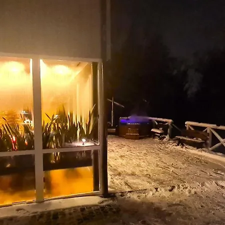 Nyaraló Atostogu Namas Su Baseinu, Jacuzzi Ir Pirtimi