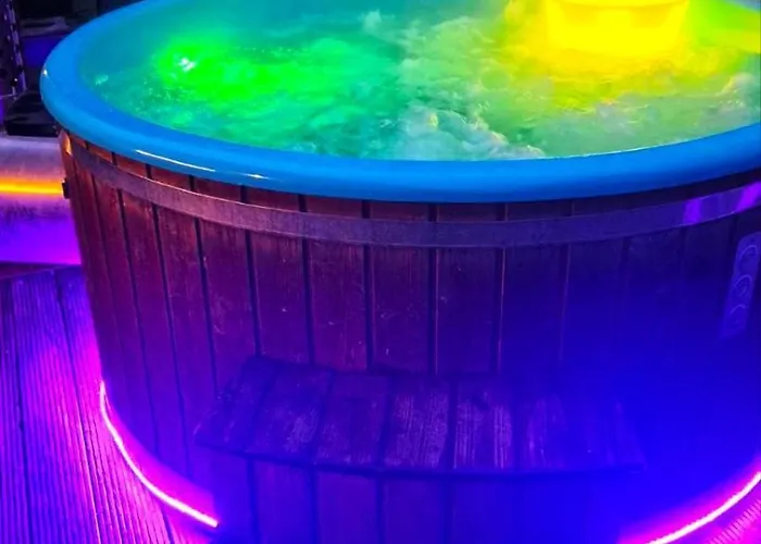 Semesterbostad Atostogu Namas Su Baseinu, Jacuzzi Ir Pirtimi *